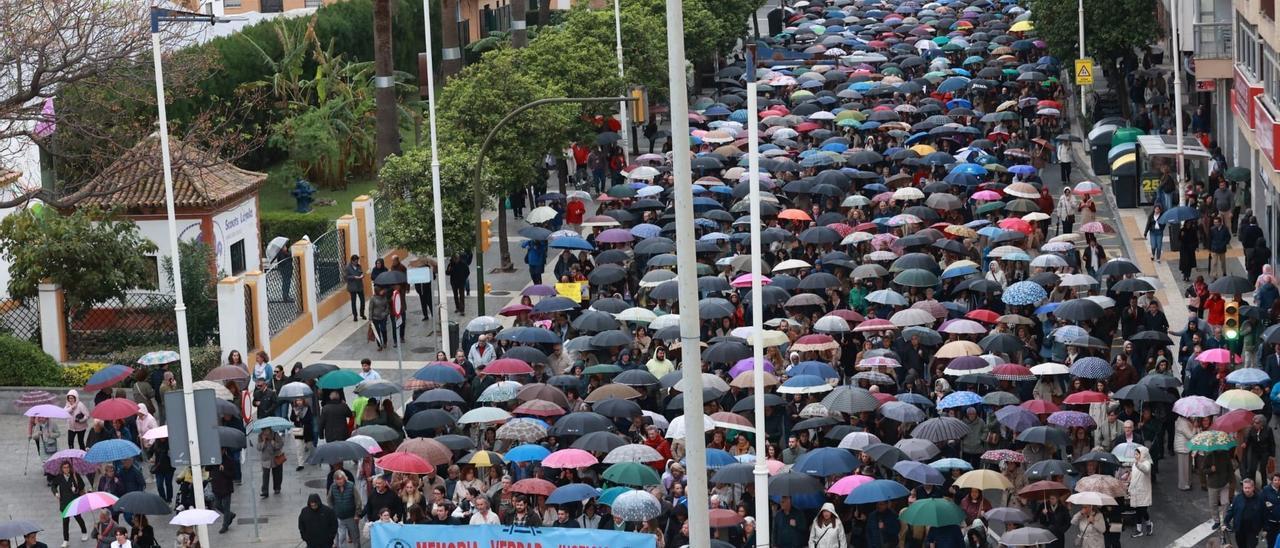 En imágenes: Miles de personas piden en Huelva "verdad, justicia y respeto" para las víctimas de Adamuz