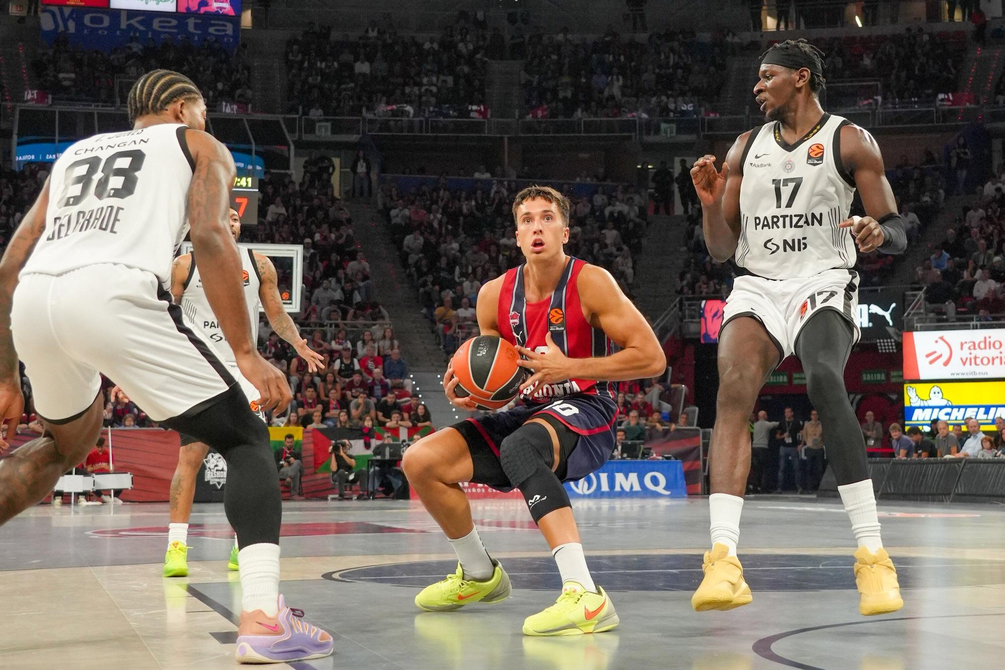 Todas las fotos del Baskonia-Partizan en el Buesa Arena