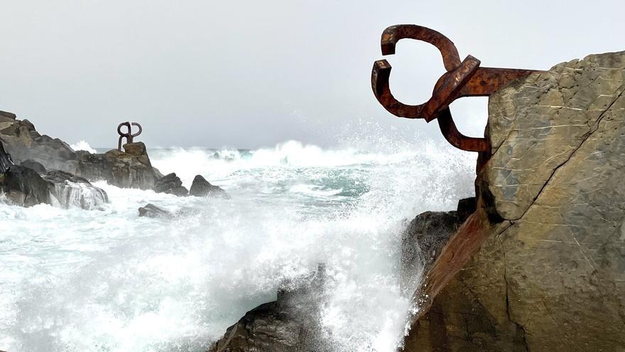 Alerta naranja: el Paseo Nuevo, el espigón y el Peine del Viento, cerrados