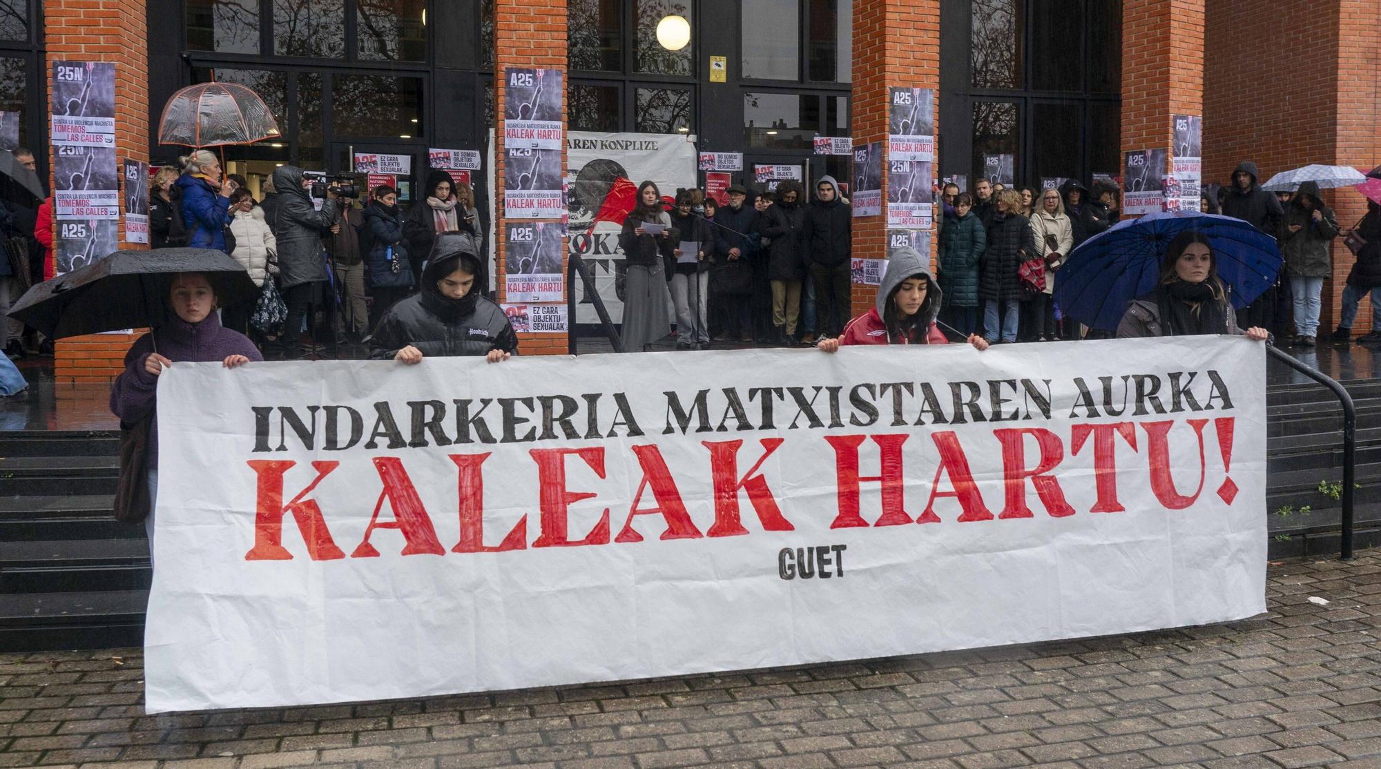 En imágenes: La EHU se manifiesta contra la violencia machista