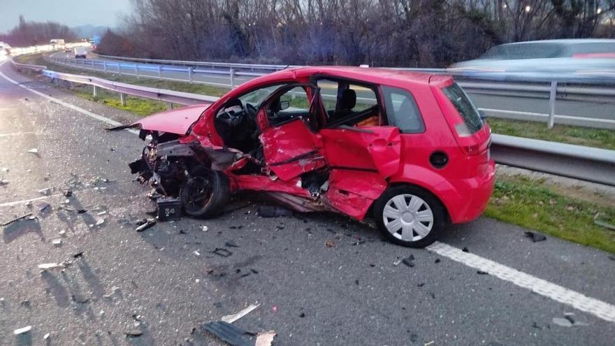 Cinco coches implicados en un accidente en la A-15 a la altura de Arazuri
