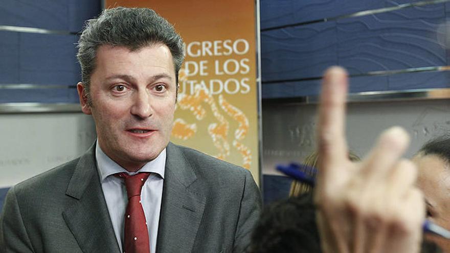 Un turbio chantaje liquida a Cervera