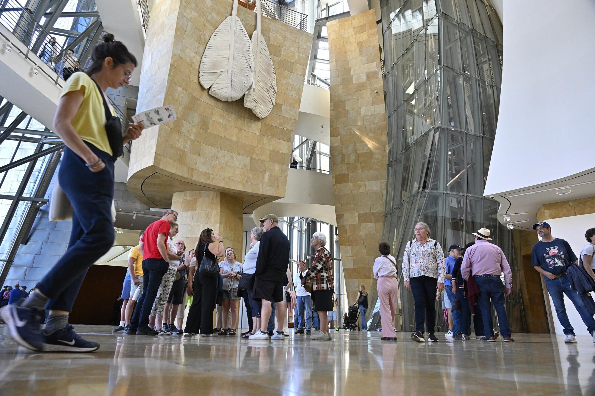 El Museo Guggenheim acoge a miles de visitantes en su 28º cumpleaños