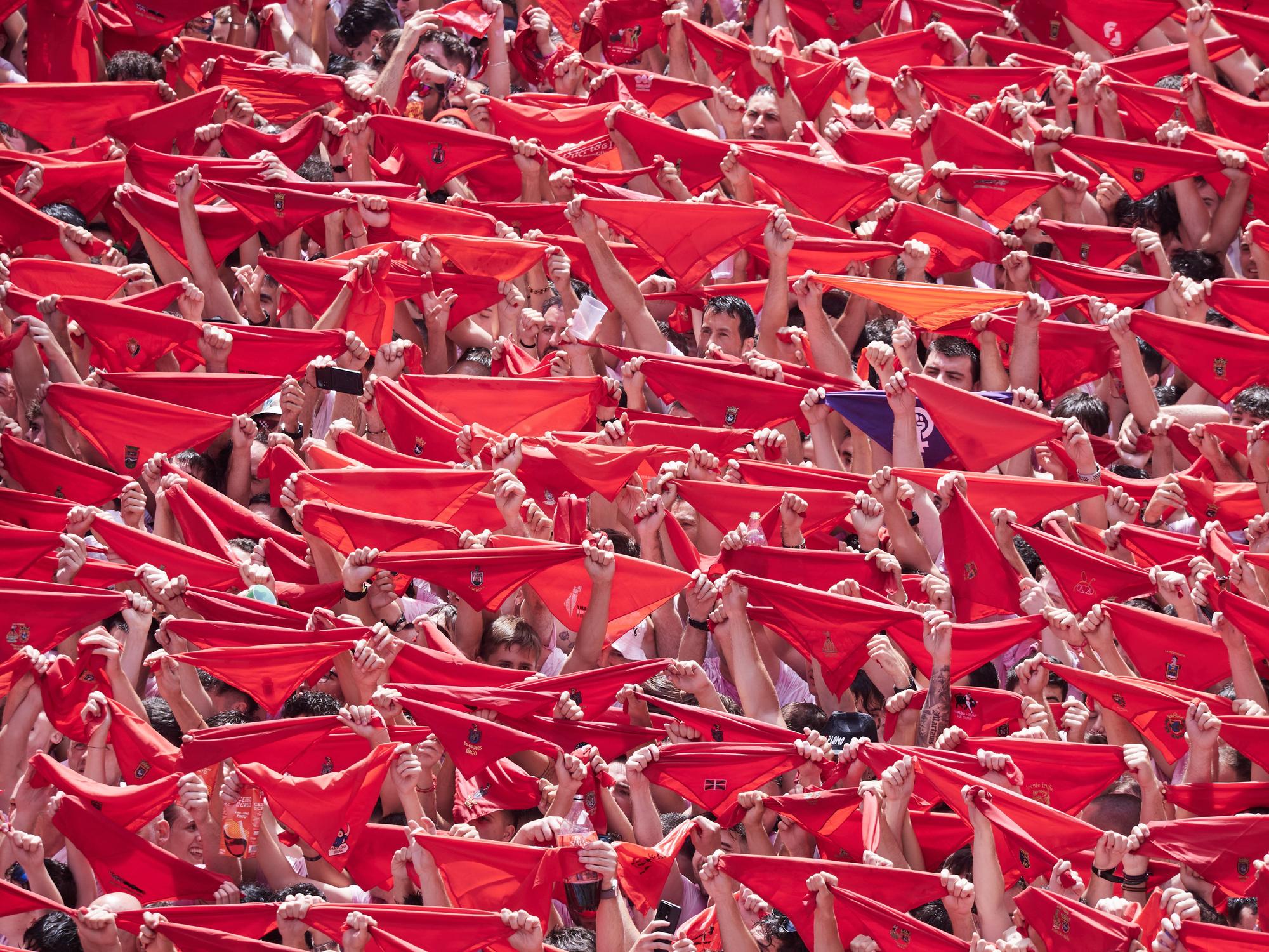 Fotos del  Chupinazo de San Fermín 2025 en Pamplona: ¡La fiesta más internacional se enciende con un grito solidario por Palestina!