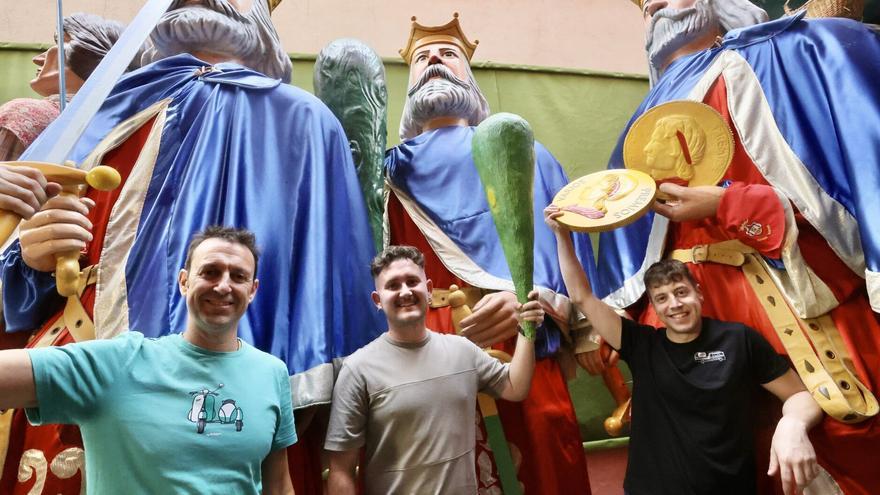 Gigantes y Cabezudos bailan a La Blanca