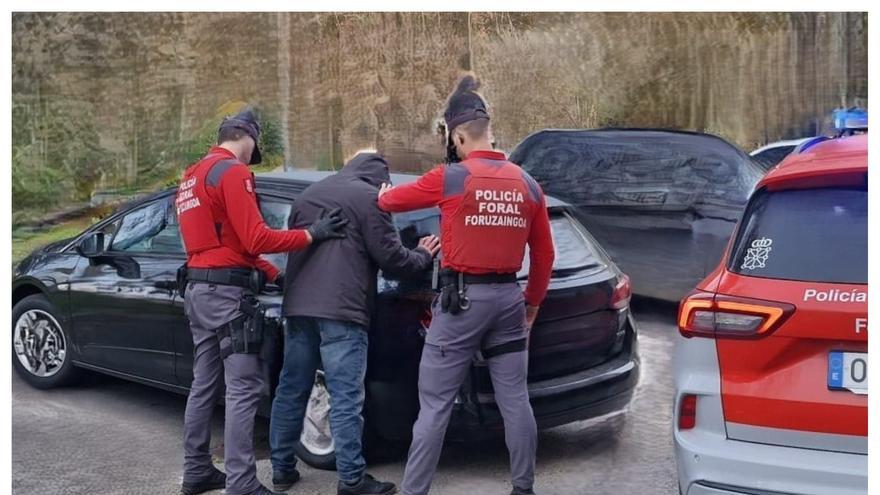 La desesperada huida de dos narcotraficantes con una maleta de droga por Sunbilla