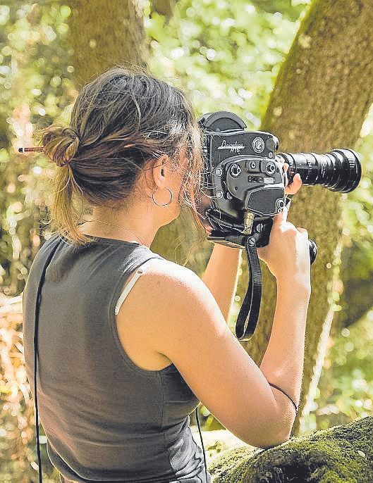 Bea Larragueta ‘Emakumeak’ dokumental laburra filmatzen.