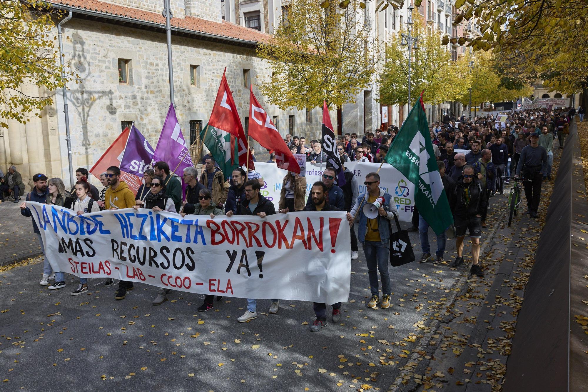 Manifestación de profesores y estudiantes de FP en Pamplona el segundo día de huelga