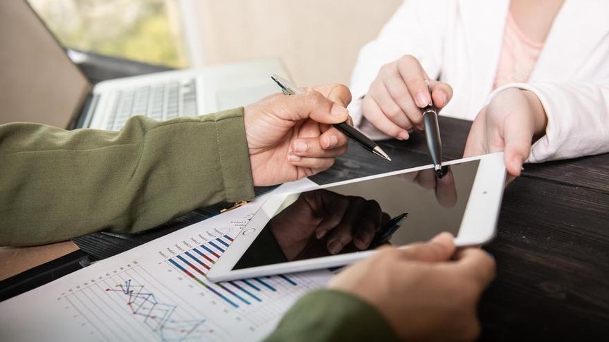 La atención electrónica de Derio supera a la presencial