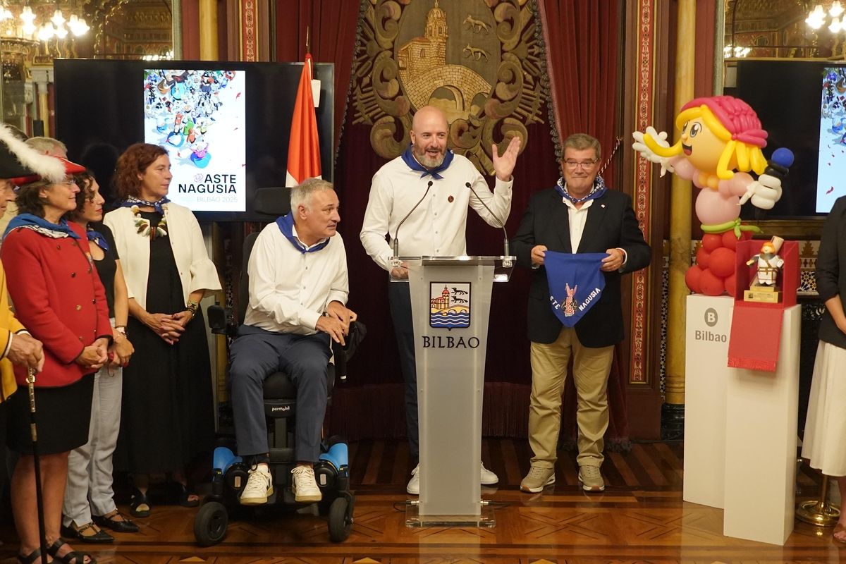 Recepción a la sociedad bilbaina en el Ayuntamiento de Bilbao