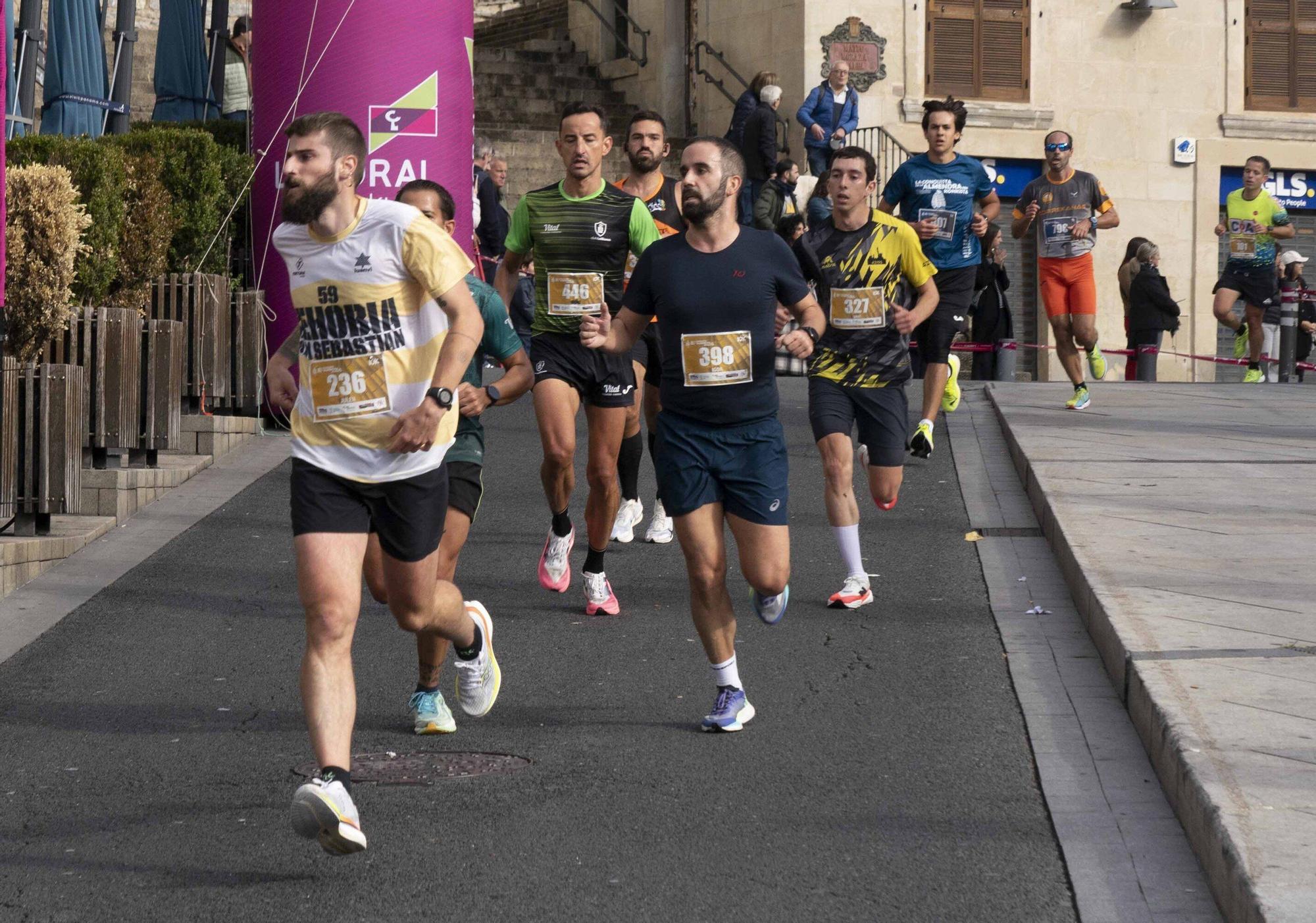 En imágenes: Un millar de corredores atraviesan la almendra