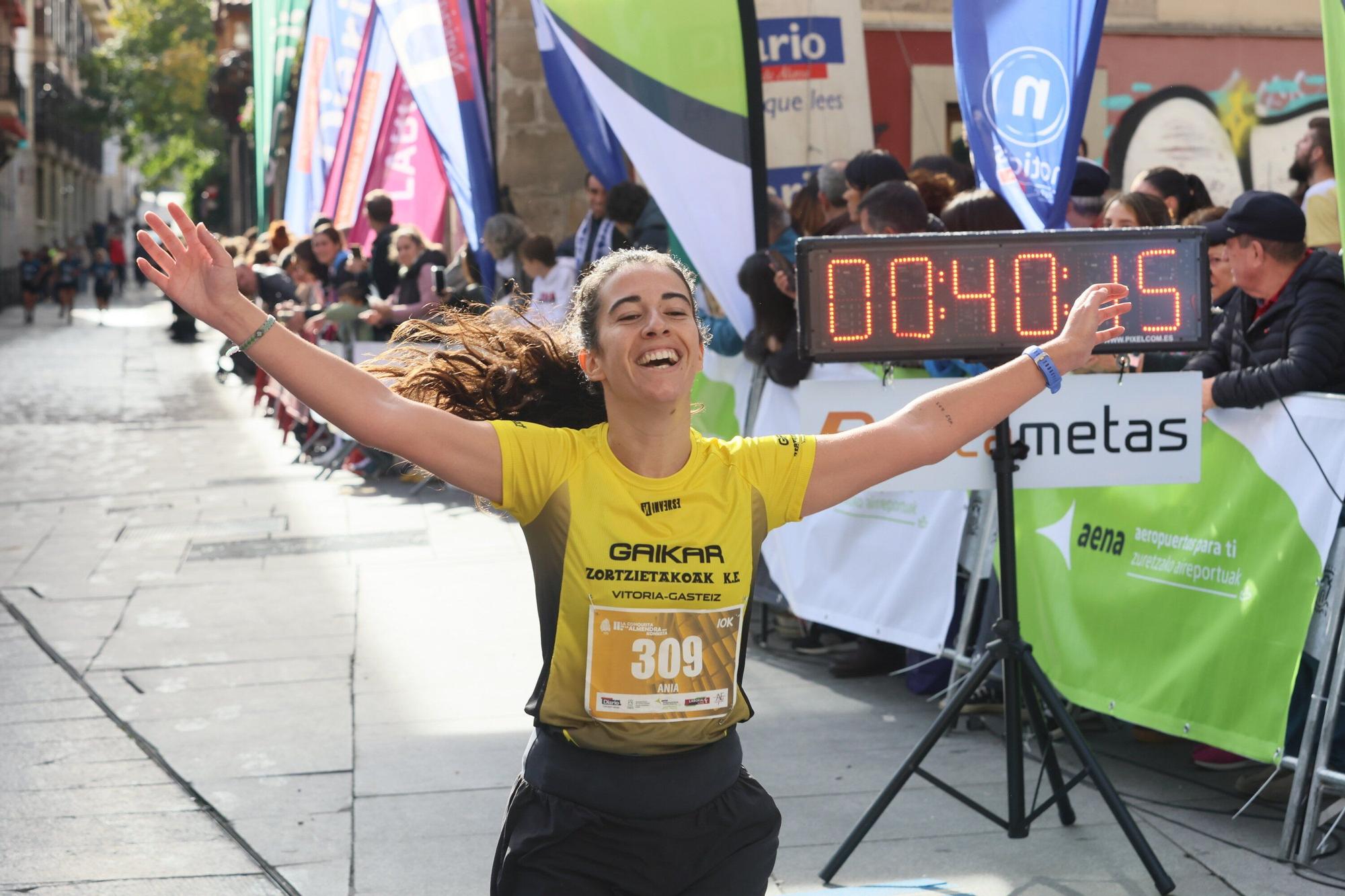 En imágenes: Miles de personas participan en La Conquista de la Almendra