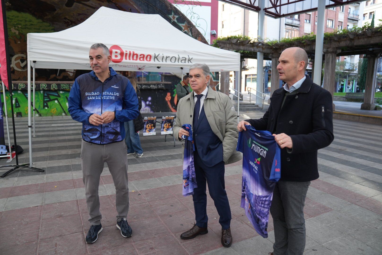 Presentación de la San Silvestre Bilbaina en la plaza de Rekalde