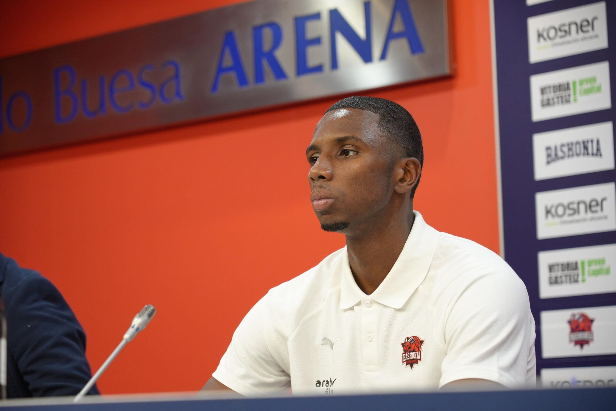 En imágenes: Presentación de Diallo como jugador del Baskonia