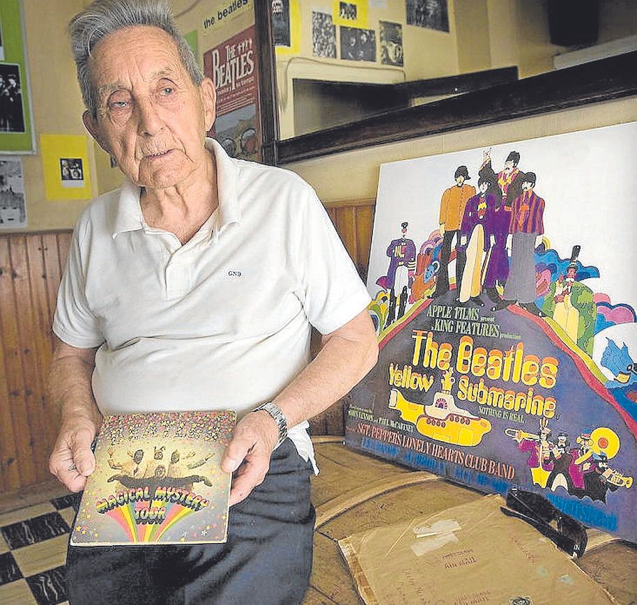 Jose Carrión, Beatlesen bitartez inglesa irakatsi zuena.