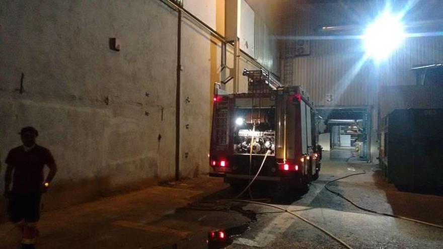 Un camión de bomberos, en la empresa tafallesa Pfelzer.