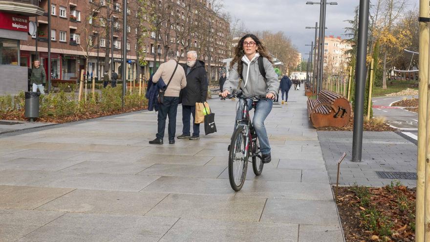 En imágenes: Vitoria presume de nuevo boulevard verde en Los Herrán