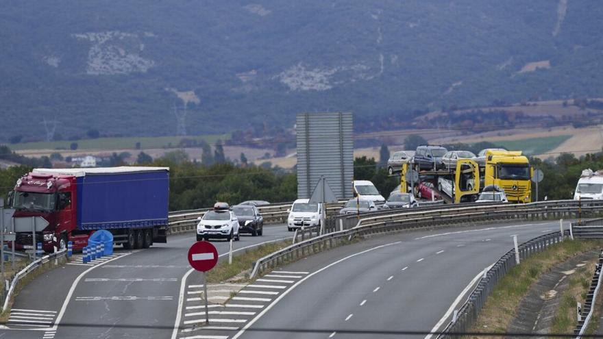 Tráfico intenso, pero sin grandes retenciones en Álava