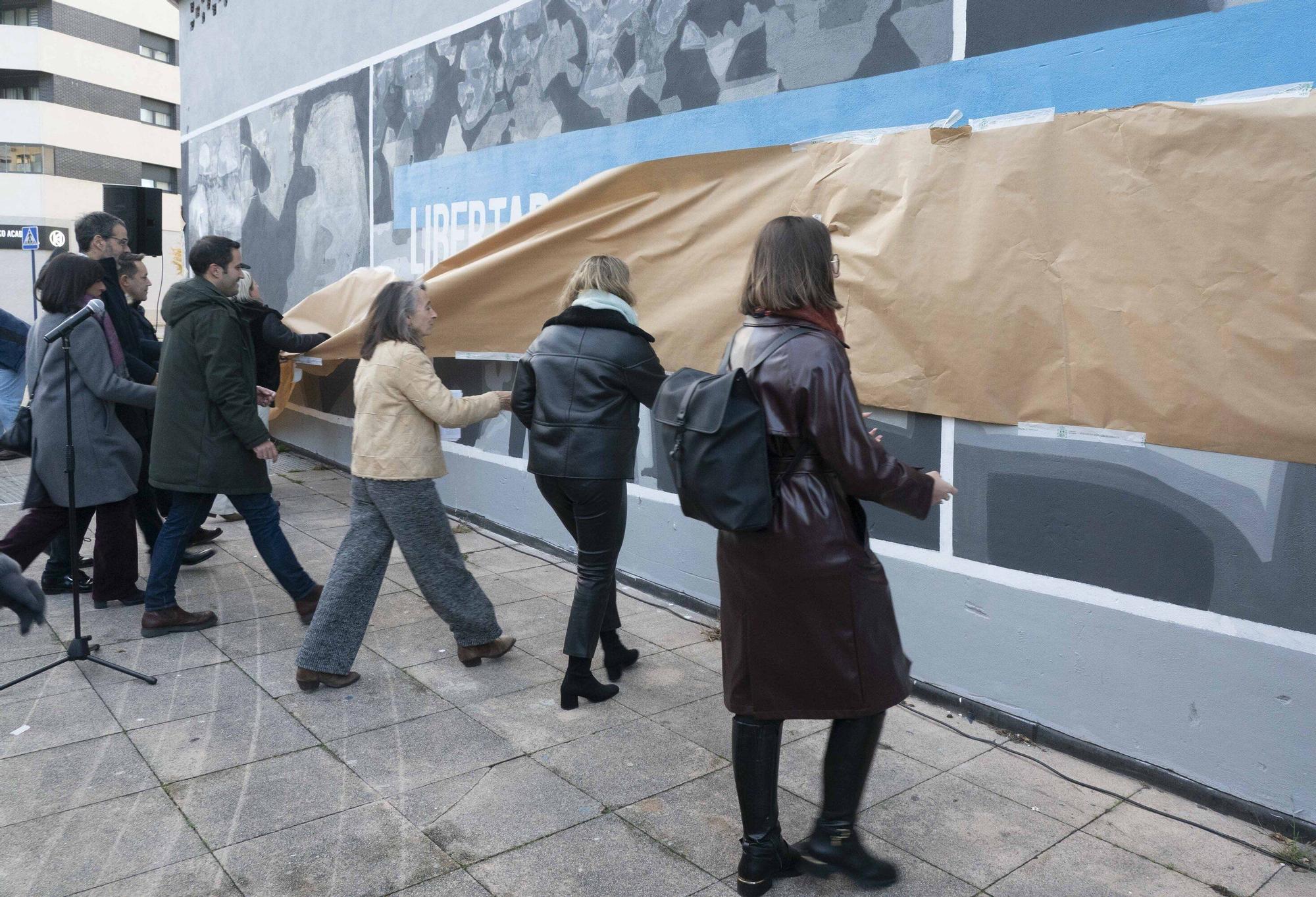 En imágenes: Zabalgana estrena un mural sobre la evolución del movimiento obrero