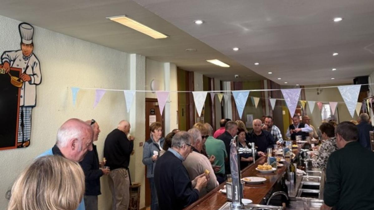 vista del bar-restaurante del Hogar del Jubilado de Azkoitia antes de su cierre hace seis años.