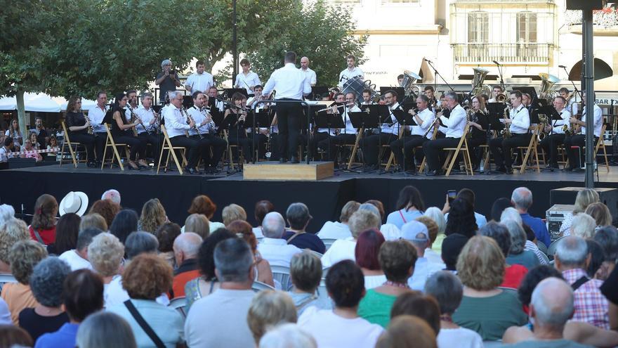 Concierto de La Pamplonesa en San Fermín Txikito presentando Carlos Sancho como nuevo subdirector artístico