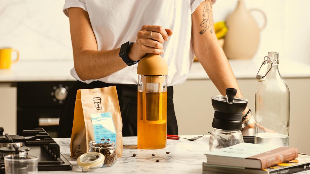 La infusión fría de café es una bebida recomedable para días de calor.