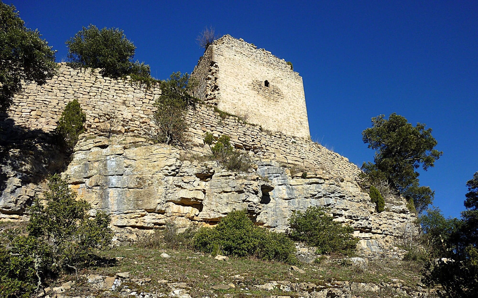 Castillo de Astúlez en Valdegovía