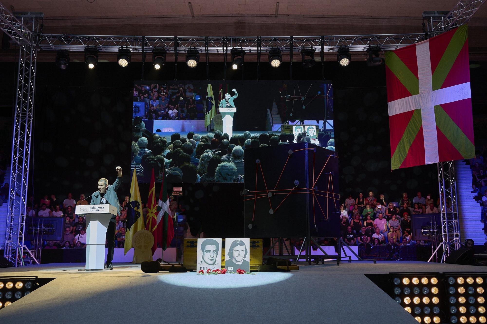 La izquierda abertzale reivindica la "ruptura democrática" en el 50 aniversario del fusilamiento de Txiki y Otaegi