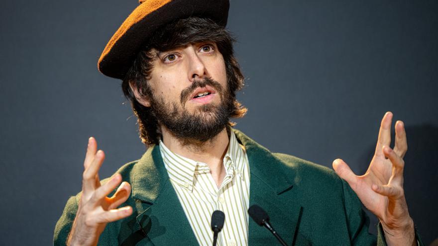 David Uclés "brinda" por la cancelación del ciclo de Pérez-Reverte Letras en Sevilla: "Es una victoria y una reparación"