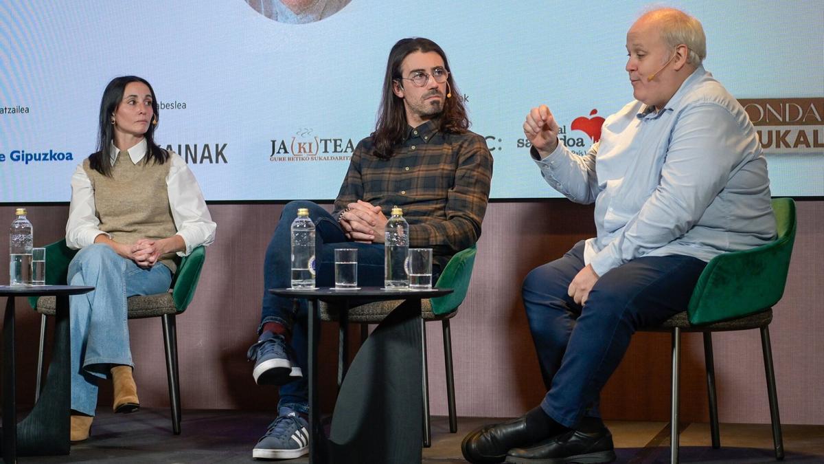 la segunda mesa, titulada Cocinar nuestra esencia: mirar hacia atrás para ir hacia adelante.