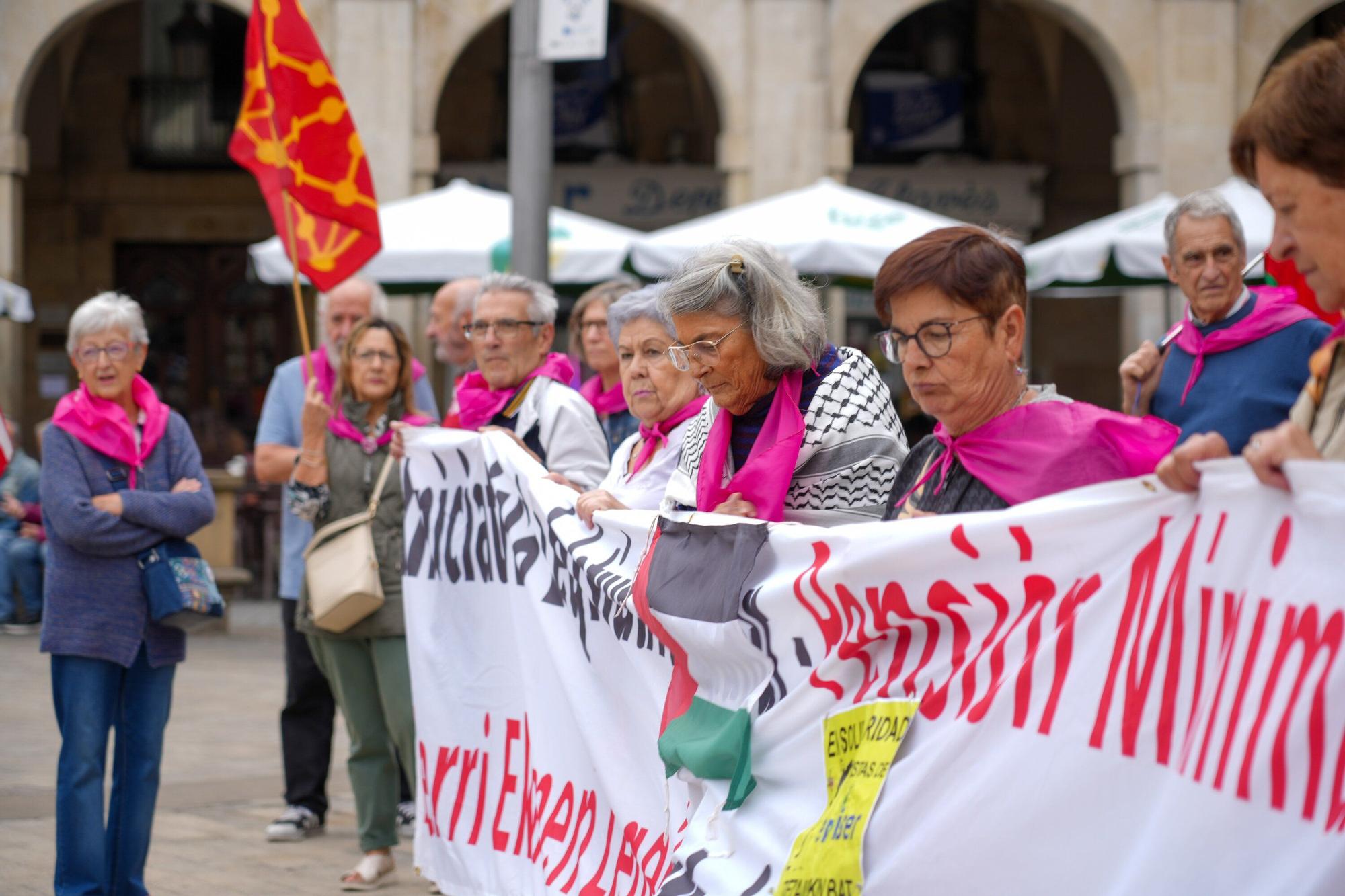 En imágenes: Los pensionistas retoman sus concentraciones en Vitoria