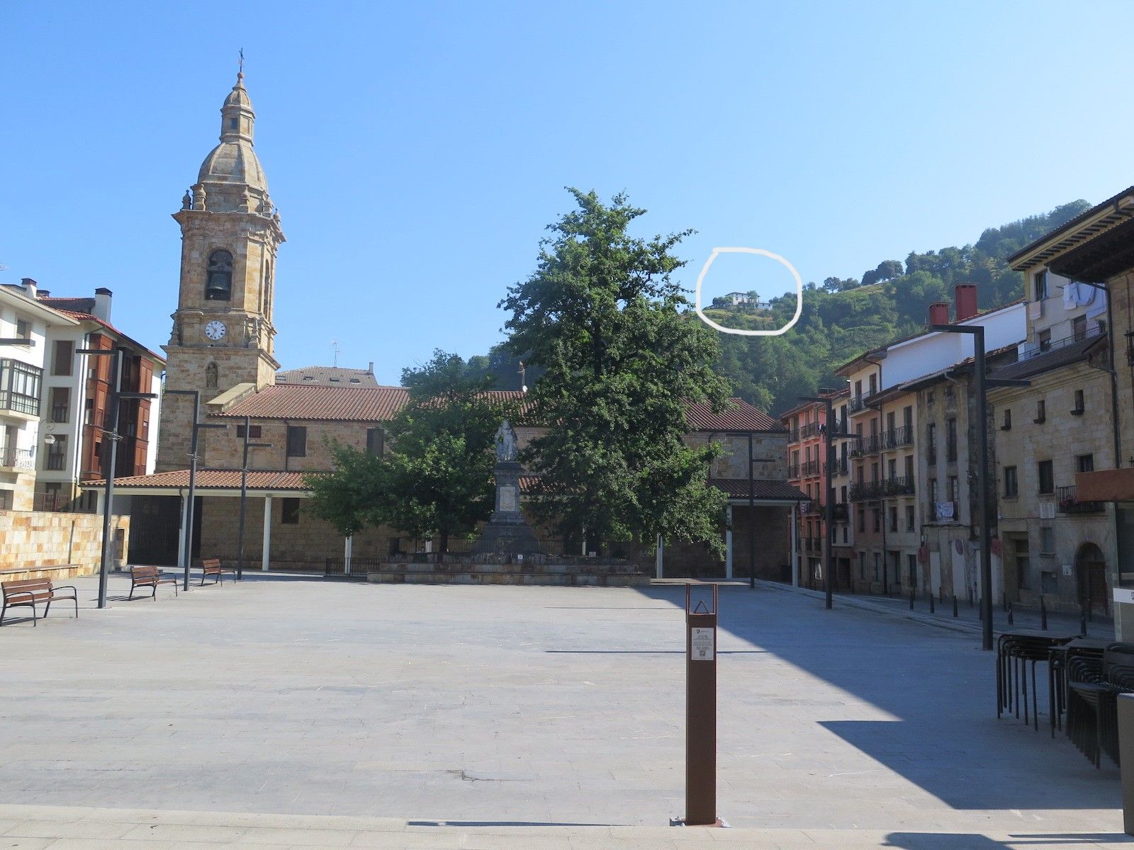 Aizpuru, desde la plaza de Urretxu.