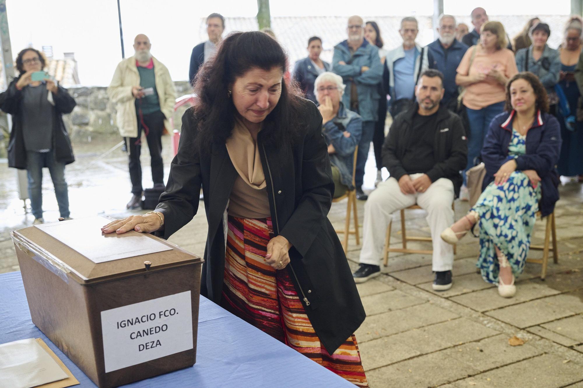 Ana Ollo entrega los restos del joven estadounidense fusilado a su familia en Berriozar