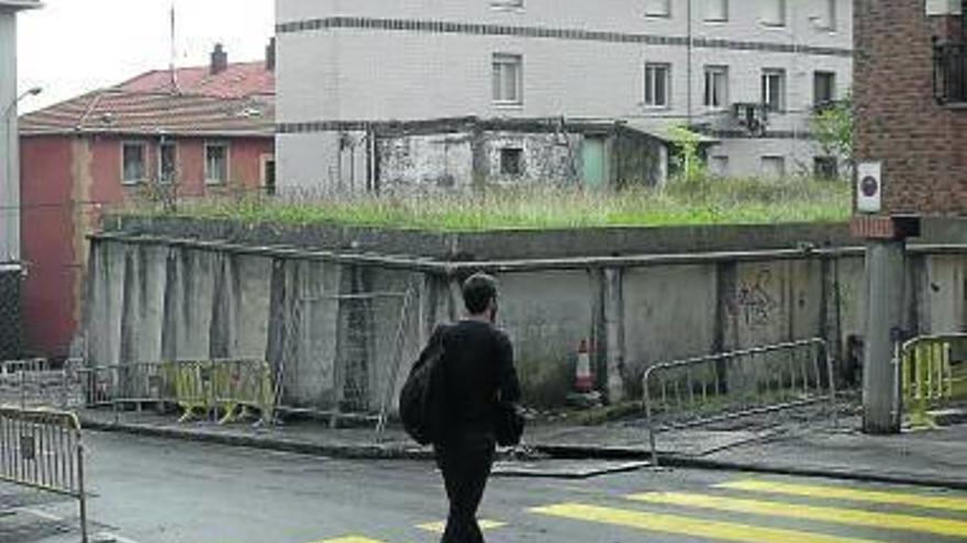 El depósito dará paso a una plaza con juegos, bancos y fuente.