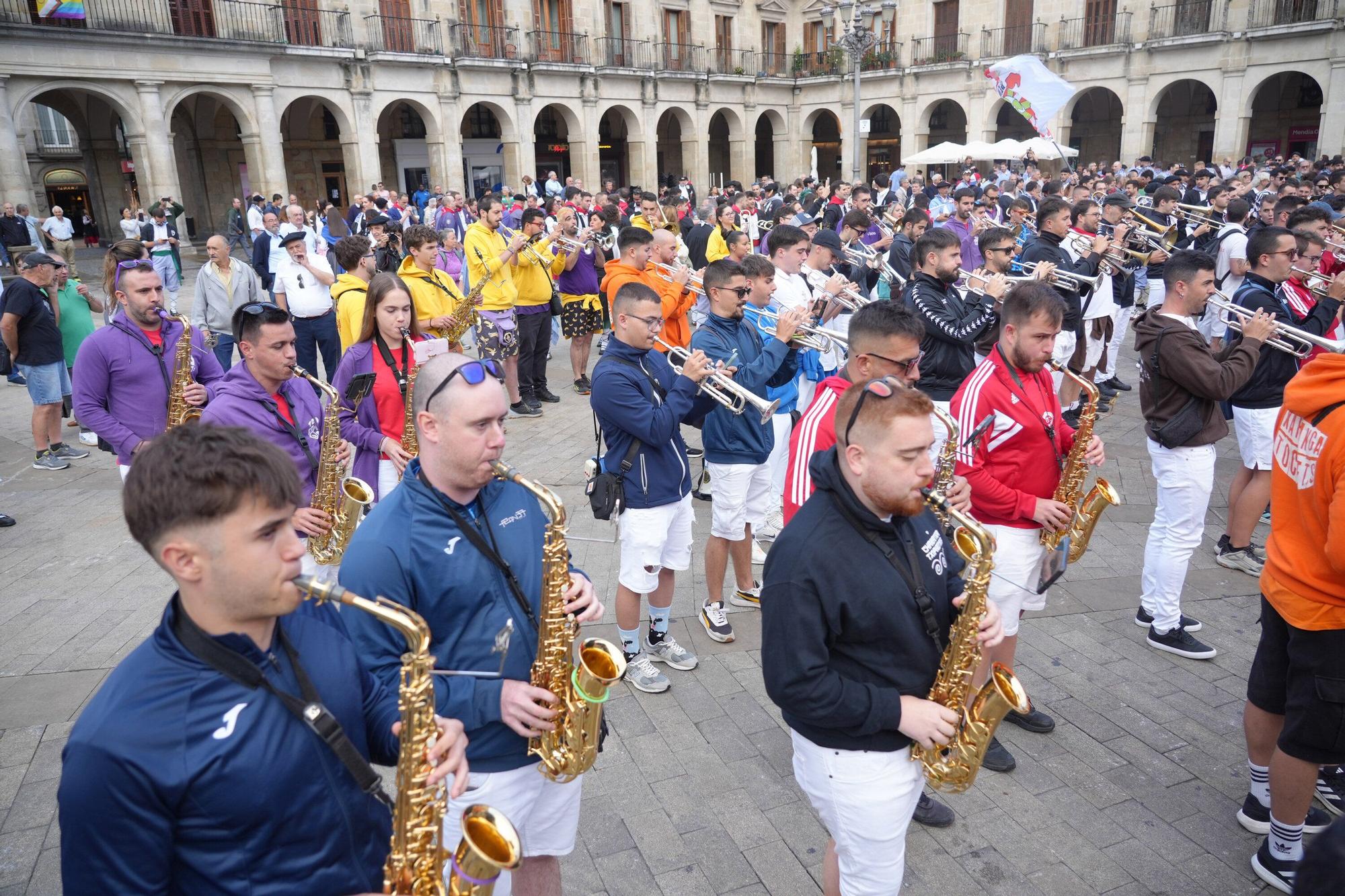 En imágenes: Las dianas llaman a la fiesta en el día de Santiago