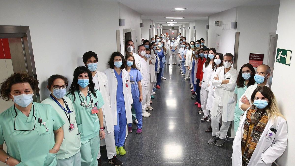 Imagen de archivo de personal sanitario en el Hospital Virgen del Camino.