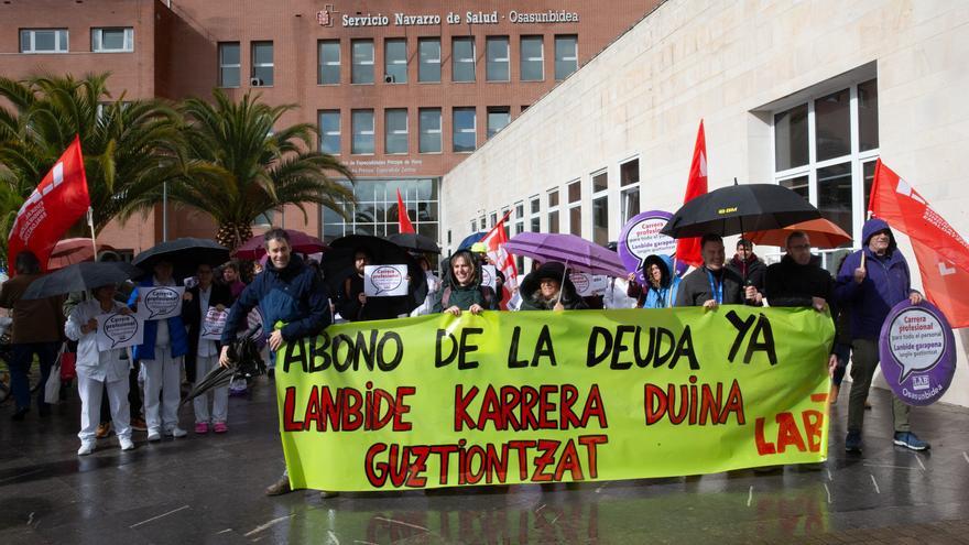 El sindicato LAB se concentra para exigir a Salud "el pago de la deuda firmada"