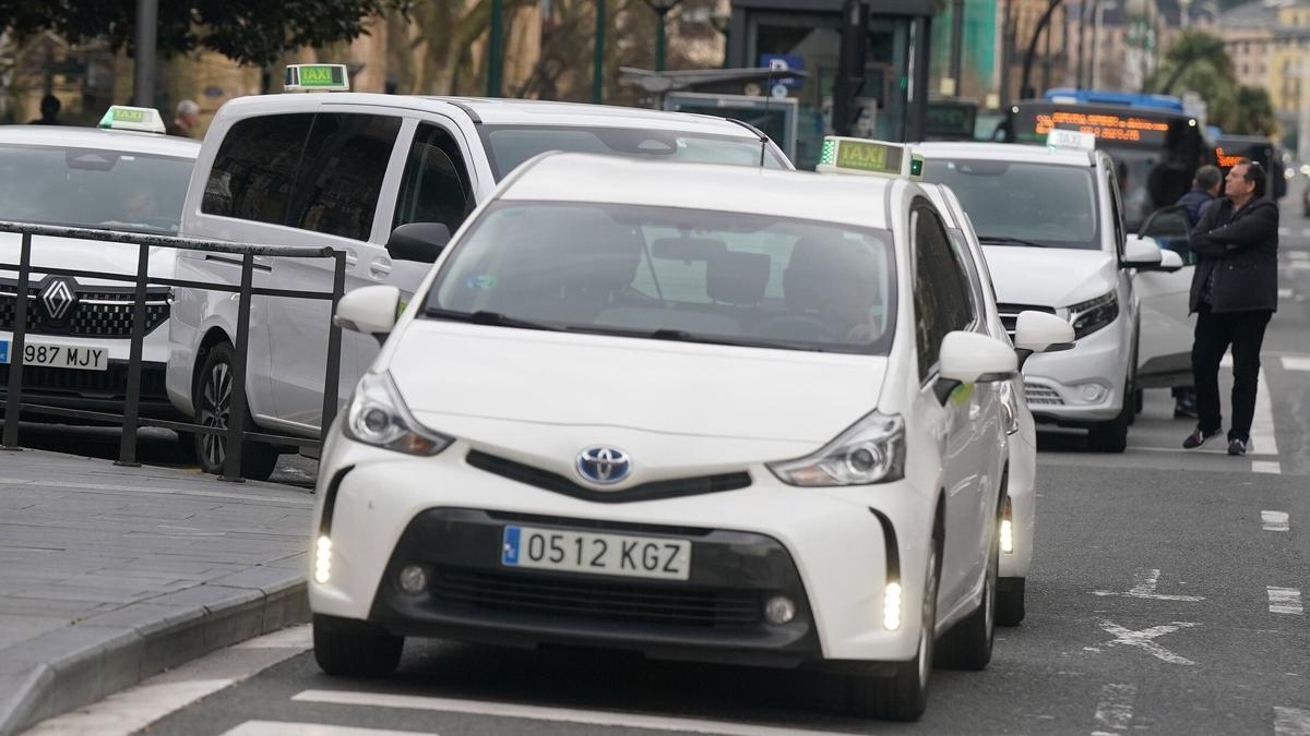 Taxis en la parada del Boulevard de Donostia