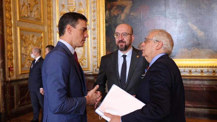 Sánchez confía en rebajar la incidencia en marzo para eliminar la mascarilla