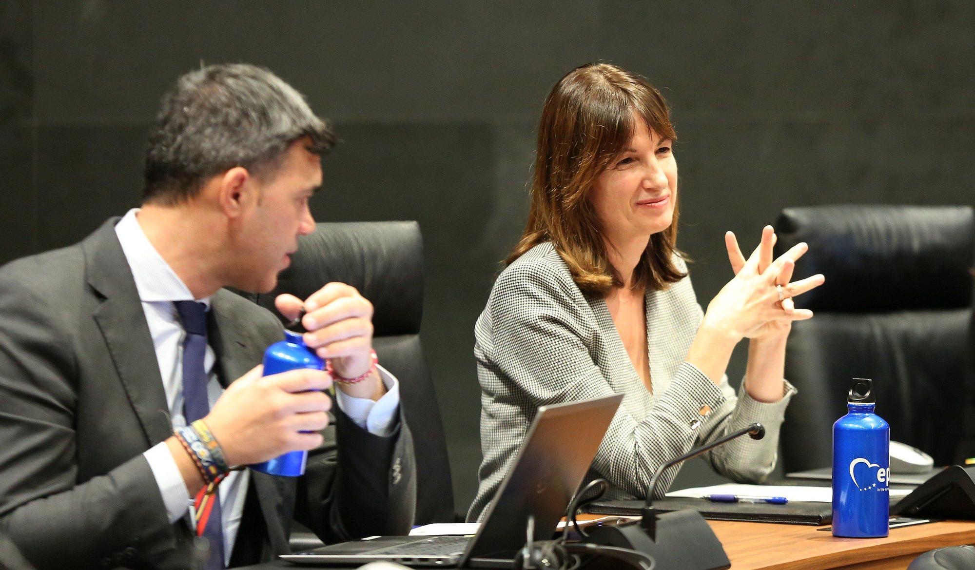 Fotos del pleno del Parlamento de Navarra del 9 de octubre