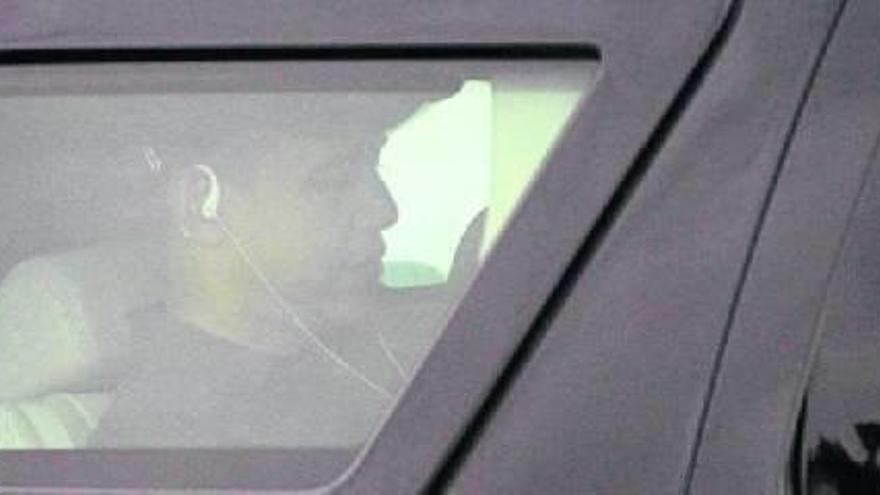 El presidente de Estados Unidos, Barack Obama, viaja en el interior de un coche blindado en Hawai, donde está pasando las navidades.