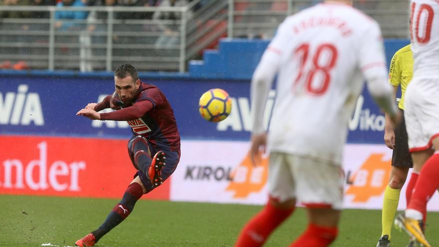 El capitán Anaitz Arbilla renueva con el Eibar hasta junio de 2027