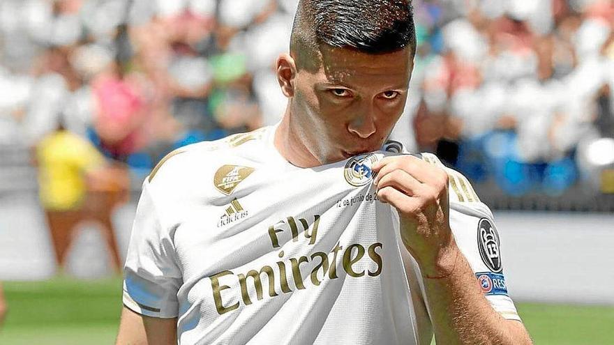 Jovic el día de su presentación en el Real Madrid, el pasado verano.