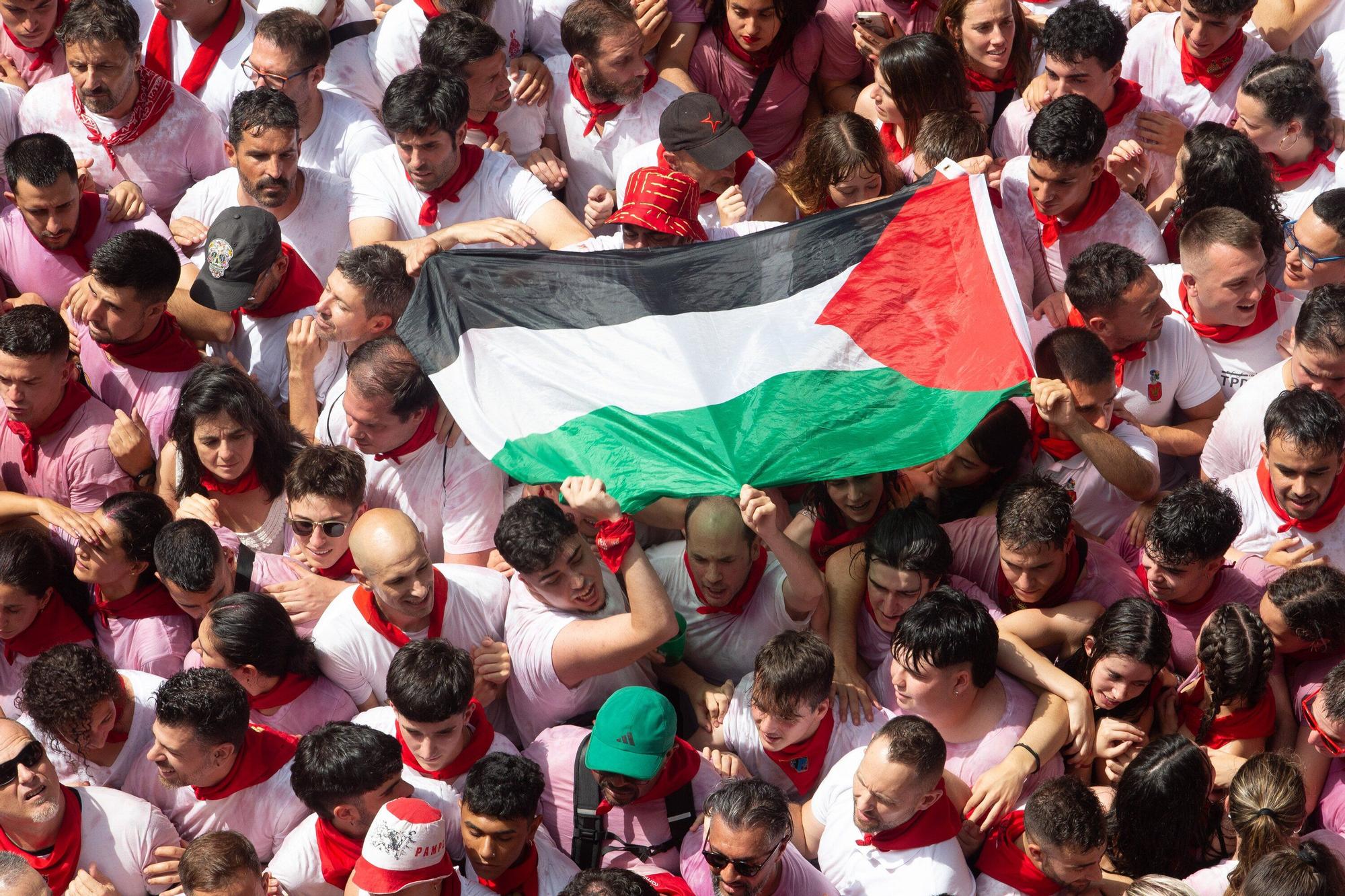Fotos del  Chupinazo de San Fermín 2025 en Pamplona: ¡La fiesta más internacional se enciende con un grito solidario por Palestina!