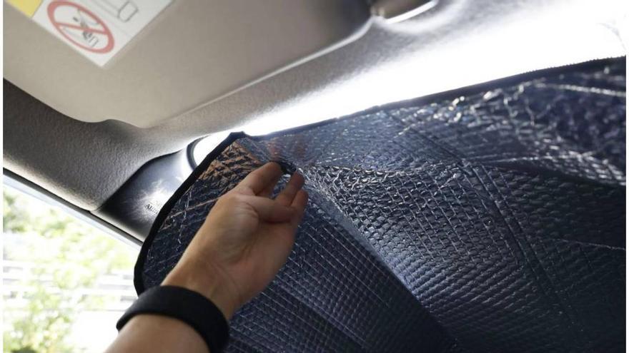 Adiós a que se vuelva a caer el parasol del coche: la solución definitiva es gratuita