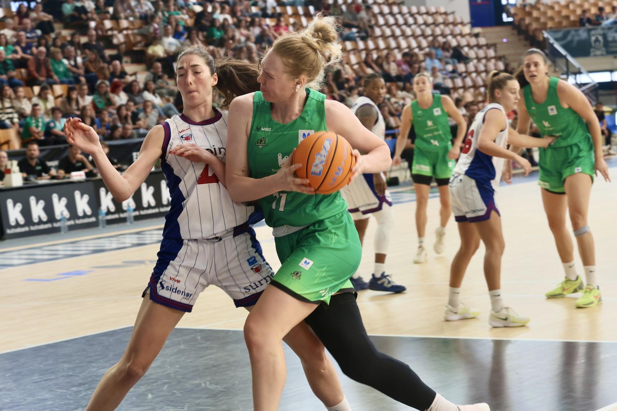En imágenes: El Araski impone su ley en el derbi vasco (58-55)