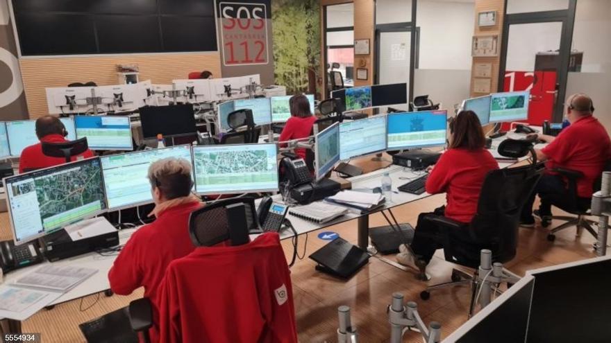 Se incendia un depósito con 30.000 litros de aceite en una empresa de Cantabria