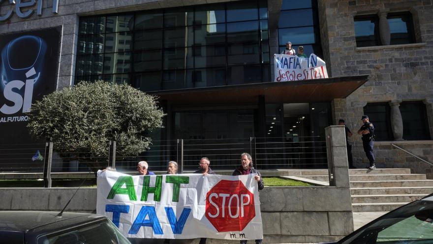 Protesta contra el TAV en la CEN