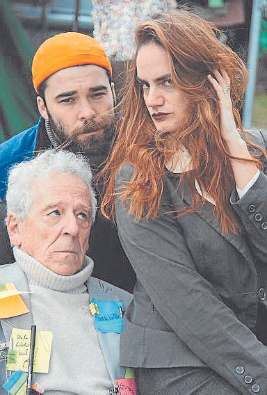 Obraren beste eszena bat.