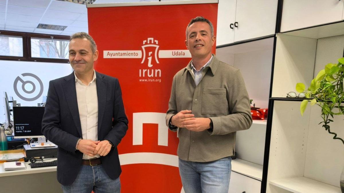 Jon Ugarte, delegado de Gobierno Abierto y Participación Ciudadana, y Gaizka Iriarte, director de Gureak Datapost / N.G. Jon Ugarte, delegado de Gobierno Abierto y Participación Ciudadana, y Gaizka Iriarte, director de Gureak Datapost / N.G.